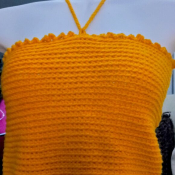 CROP TOP (SML) - Picture 1 of 2